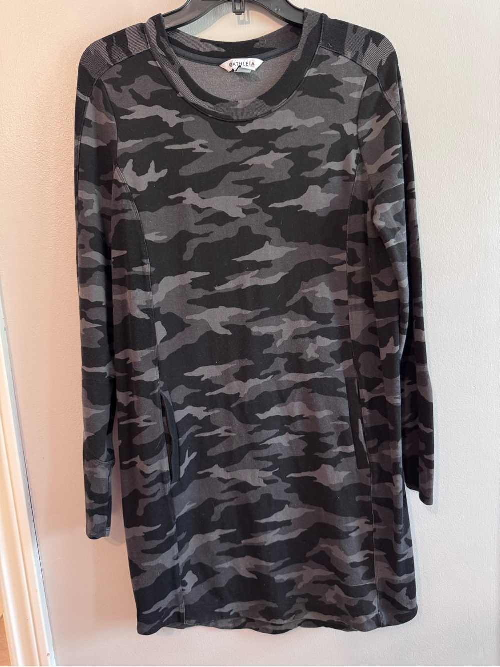 Athleta Women’s Medium Gray Black Camo Long Sleeve Sweatshirt Dress